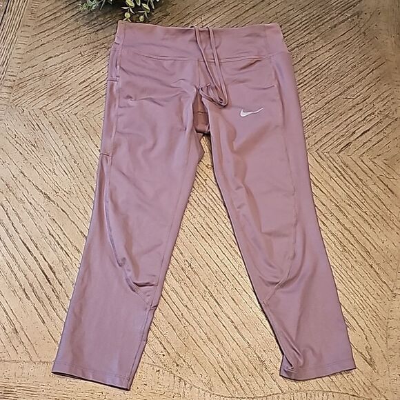 Nike mauve dri fit capri leggings size S - Picture 2 of 12